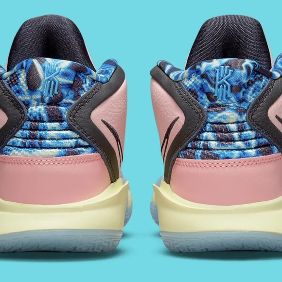 Nike Kyrie Infinity Valentine's Day Basketball Shoes - Picture 4 of 4